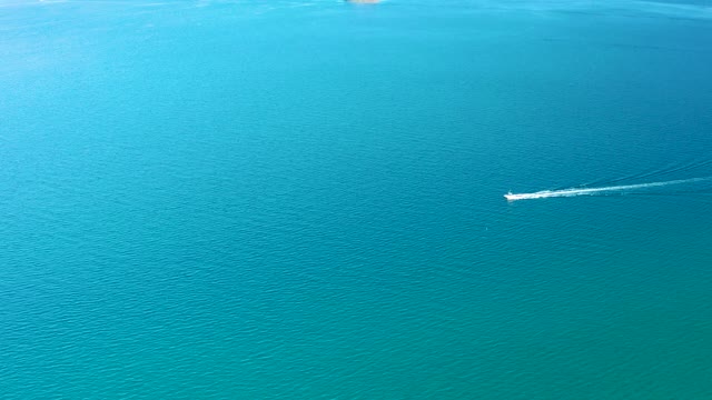 LIGUI BCS MEXICO-2020: Boat Gliding Across Turquoise Ocean Waters
