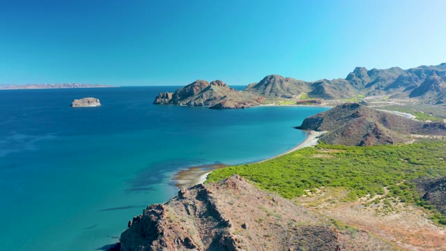 LIGUI BCS MEXICO-2020: Coastal Cliff Overlooking Turquoise Bay and Sandy Beach
