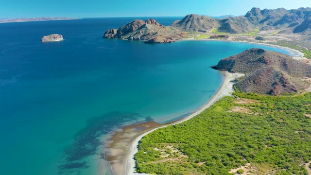 LIGUI BCS MEXICO-2020: Coastal Bay with Sandy Shore and Mountainous Backdrop