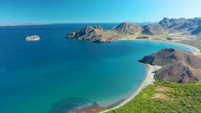 LIGUI BCS MEXICO-2020: Coastal Bay with Curved Sandy Beach and Rocky Hills
