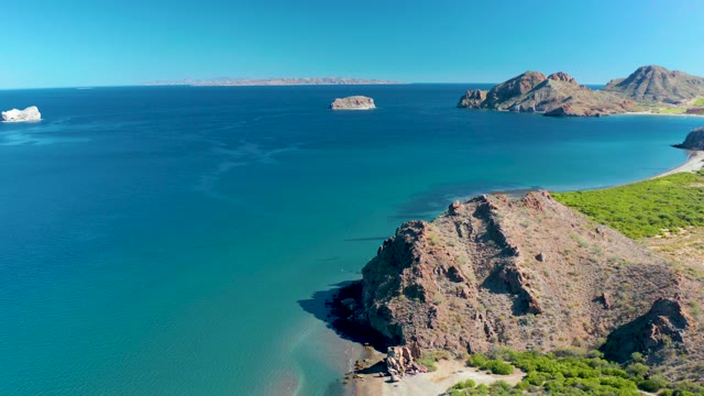 LIGUI BCS MEXICO-2020: Rocky Coastline with Shifting Sunlight and Turquoise Ocean