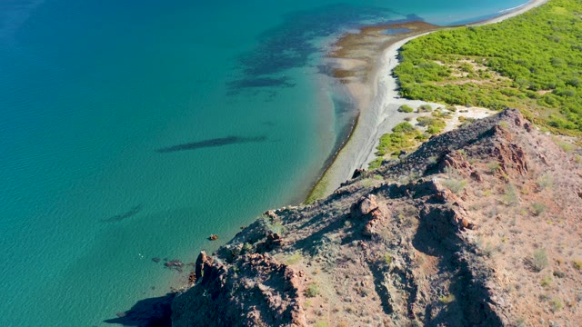LIGUI BCS MEXICO-2020: Rocky Cliff Overlooking Sandy Beach and Turquoise Ocean