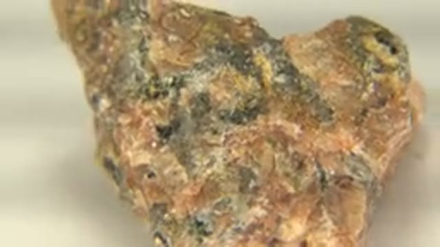 WESTMINSTER COLORADO-2015: A Speckled Green and White Rock Spins On