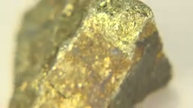 WESTMINSTER COLORADO-2015: Rotating Magnified Glistening Rock Specimen