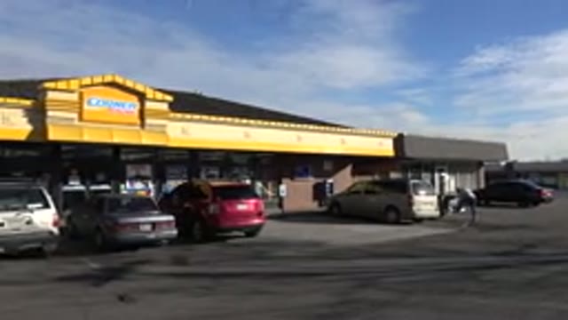 DENVER COLORADO-2015: The Facade Of A Convenience Store On A Sunny Day