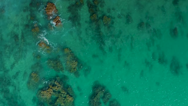 LAGUNA BEACH LOS CABOS BCS MEXICO-2021: Waves Breaking on Rocky Seabed in Clear Turquoise Water