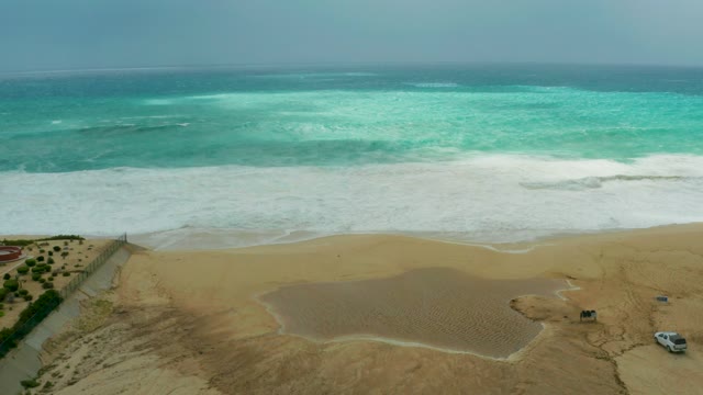DREAMS RESORT LOS CABOS BCS MEXICO-2021: Beach with Ocean Waves and Moving Vehicle