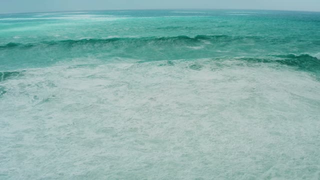 DREAMS RESORT LOS CABOS BCS MEXICO-2021: Ocean Wave Forming and Breaking in Turquoise Water