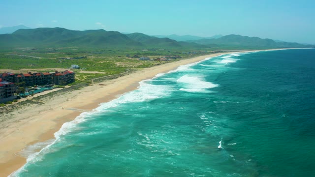 CERRITOS BEACH BCS MEXICO-2021: Sandy Beach and Rolling Ocean Waves