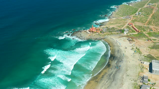 CERRITOS BEACH BCS MEXICO-2021: Ocean Waves Rolling Toward Sandy Shore