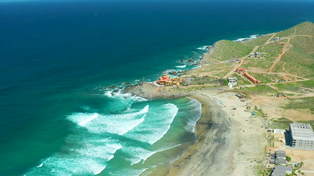 CERRITOS BEACH BCS MEXICO-2021: Ocean Waves Rolling Toward Sandy Beach