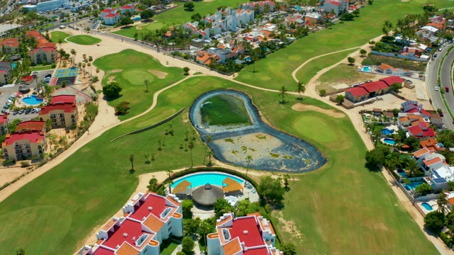 SAN JOSE DEL CABO BCS MEXICO-2021: Residential Neighborhood with Golf Course and Pond
