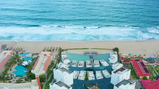 SAN JOSE DEL CABO BCS MEXICO-2021: Beachfront Resort with Rolling Ocean Waves