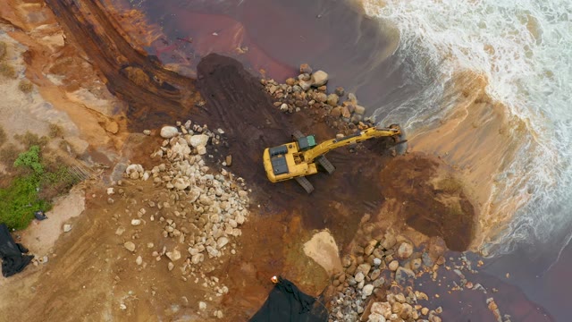 LA PLAYITA LOS CABOS MEXICO-2021: Excavator Working on Polluted Shoreline