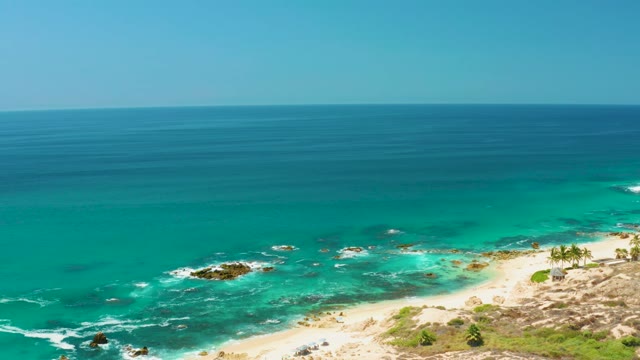 DREAMS LOS CABOS BCS MEXICO-2021: Coastal Scene with Gradually Emptying Beach and Ocean Waves