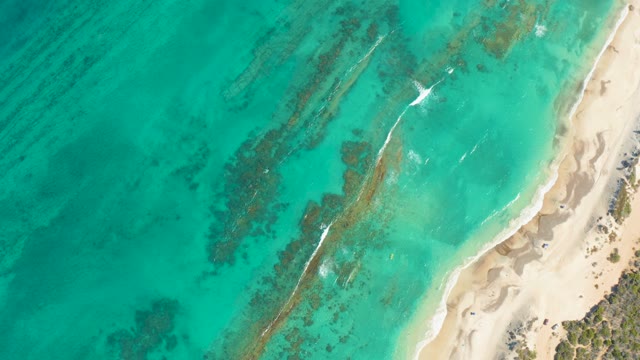 Gentle Waves Shifting Along Turquoise Shoreline