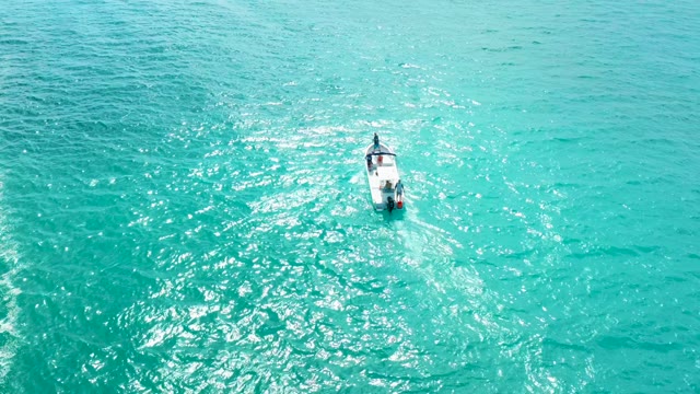 MARQUIS LOS CABOS BCS MEXICO-2021: Small Boat Moving Through Turquoise Waters