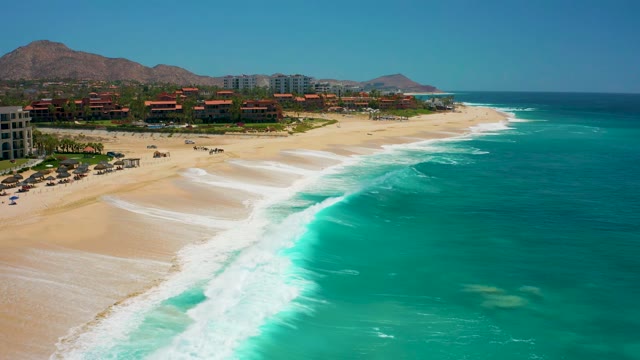 DREAMS LOS CABOS BCS MEXICO-2021: Beach Gradually Emptying with Receding Ocean Waves