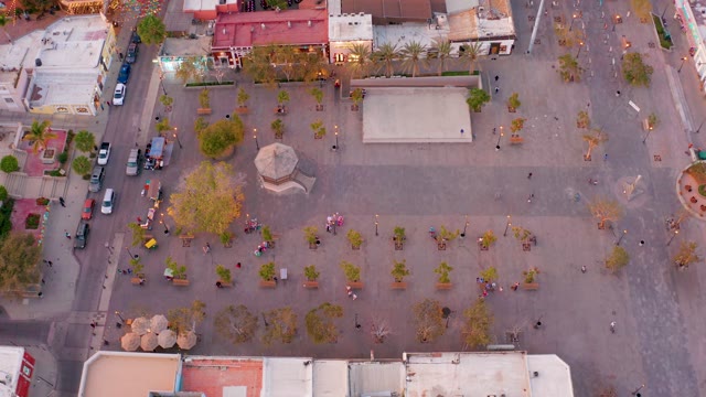 SAN JOSE DEL CABO MEXICO-2021: Town Square Activity with Moving People and Cars