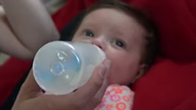 WESTMINSTER COLORADO-2015: Baby Drinking Formula Milk Bottle