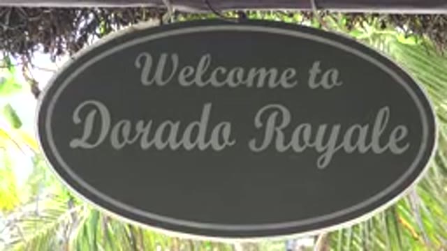 PLAYA DEL CARMEN MEXICO-2015: Paradisiacal Place With A Welcome Sign Of Dorado