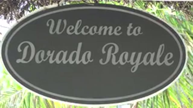 PLAYA DEL CARMEN MEXICO-2015: Oval Sign Reads Welcome To Dora do Royal Palm