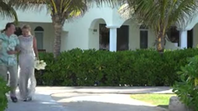 PLAYA DEL CARMEN MEXICO-2015: A Newly Married Couple Walking To A Destination At