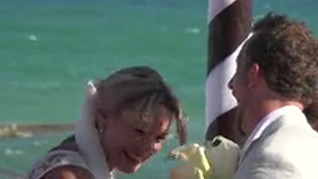 PLAYA DEL CARMEN MEXICO-2015: Beautiful Couple Having A Beautiful Wedding On The