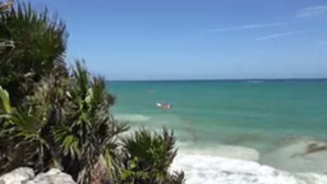TULUM MEXICO-2015: An Ocean Of Water With Moving Object