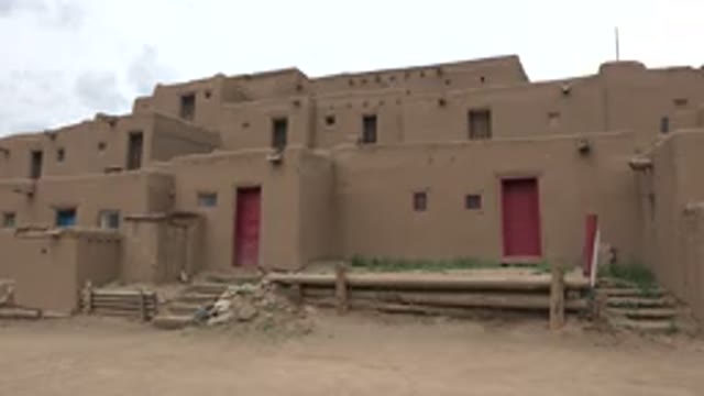 TAOS NEW MEXICO-2015: Architecture Of Buildings That Appear To Be Living Spaces