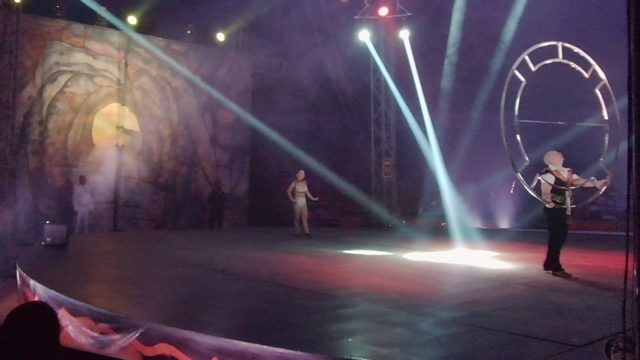 SAN JOSE DEL CABO BCS MEXICO-2022: Performer with Giant Circular Prop on Stage