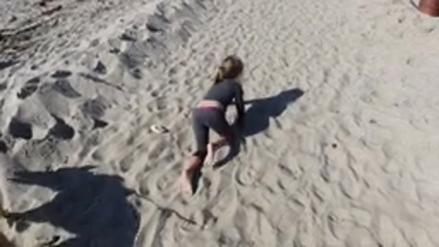 TRESTLES BEACH CALIFORNIA-2019: Children Play In Beach By The Sea