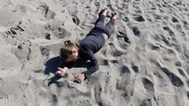 TRESTLES BEACH CALIFORNIA-2019: Enjoy Playing On The Sand