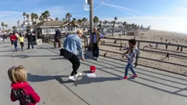 HUNTINGTON BEACH CALIFORNIA-2019: A Slow Motion Crowd Of People Right Next To A