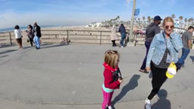 HUNTINGTON BEACH CALIFORNIA-2019: Sunny Day With Happy Grail