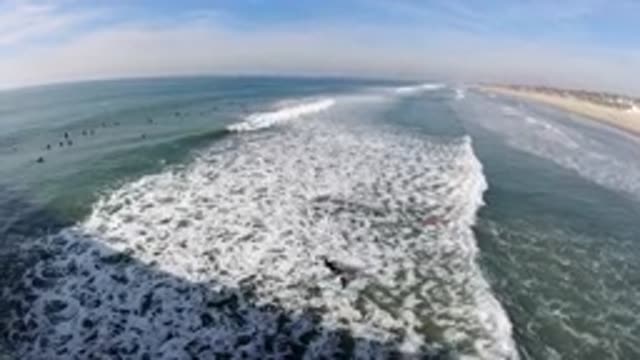 HUNTINGTON BEACH CALIFORNIA-2019: An Endless Ocean With White Waves Under