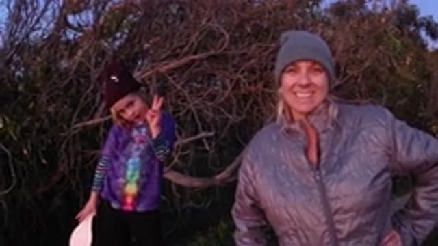 PISMO BEACH CALIFORNIA-2019: Blonde Woman And Girls Stop To Be Photographed In