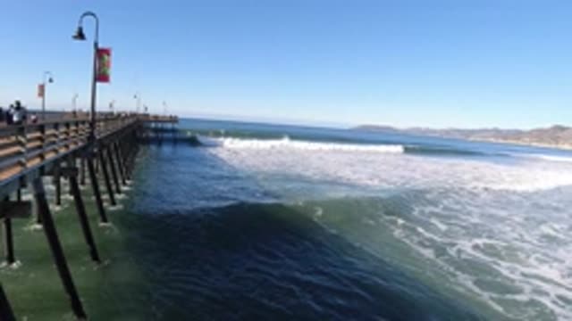 PISMO BEACH CALIFORNIA-2019: Beautiful Blue Ocean Waves On A Sunny But Windy Day