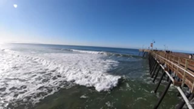 PISMO BEACH CALIFORNIA-2019: The Shore Of The Ocean With Waves Coming Onto Shore