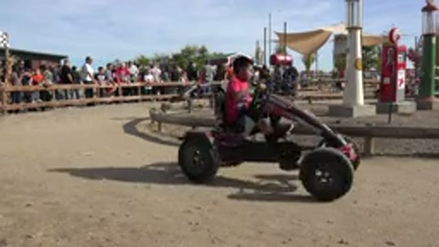 BRIGHTON COLORADO-2015: Racers Fight For Position As They Speed Through Tight Corner