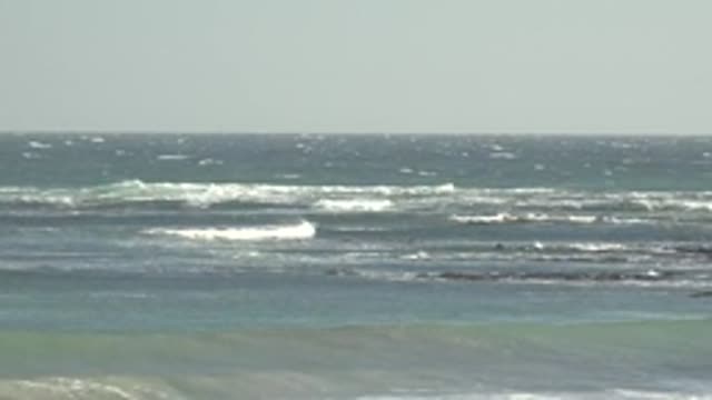 LA BOCANA BCS MEXICO-2022: Ocean Waves Rolling and Breaking in the Sea