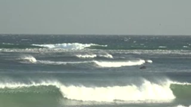 LA BOCANA BCS MEXICO-2022: Ocean Waves Breaking and Rolling in Sequence
