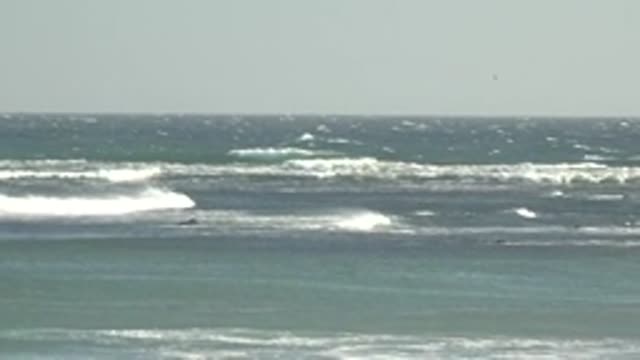 LA BOCANA BCS MEXICO-2022: Ocean Waves Crashing on Rocky Seabed