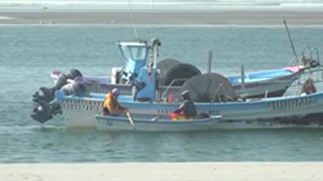 LA BOCANA BCS MEXICO-2022: Fishing Boats with Passing Vessel and Seagull