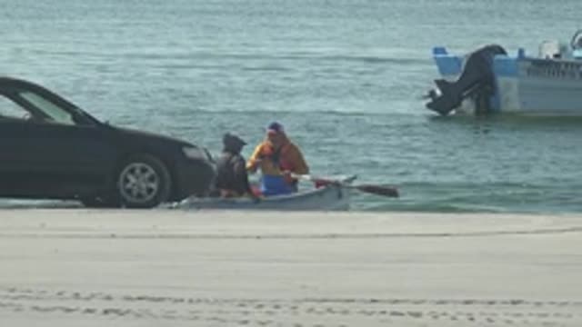 LA BOCANA BCS MEXICO-2022: Car Towing Inflatable Boat on Beach