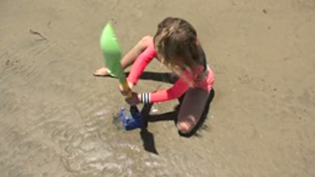SAN CARLOS BCS MEXICO-2022: Girl Building Sandcastles with a Mold on the Beach