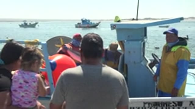 LA BOCANA BCS MEXICO-2022: Fishing Boat Crew Handling Catch on Deck