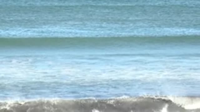 LA BOCANA BCS MEXICO-2022: Ocean Wave Forming and Breaking Near Shore