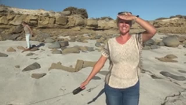 LA BOCANA BCS MEXICO-2022: Woman and Man Moving on Rocky Beach