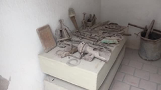 MULEGE BCS MEXICO-2022: Dusty Tools and Moving Cabinet in a Workshop